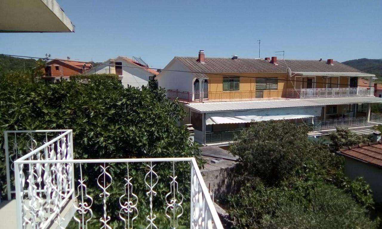 Appartamento Relax Garden Stari Grad  Esterno foto